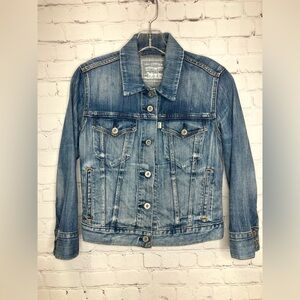 Levi's Denim Original Riveted Trucker Style Jacket Size Small